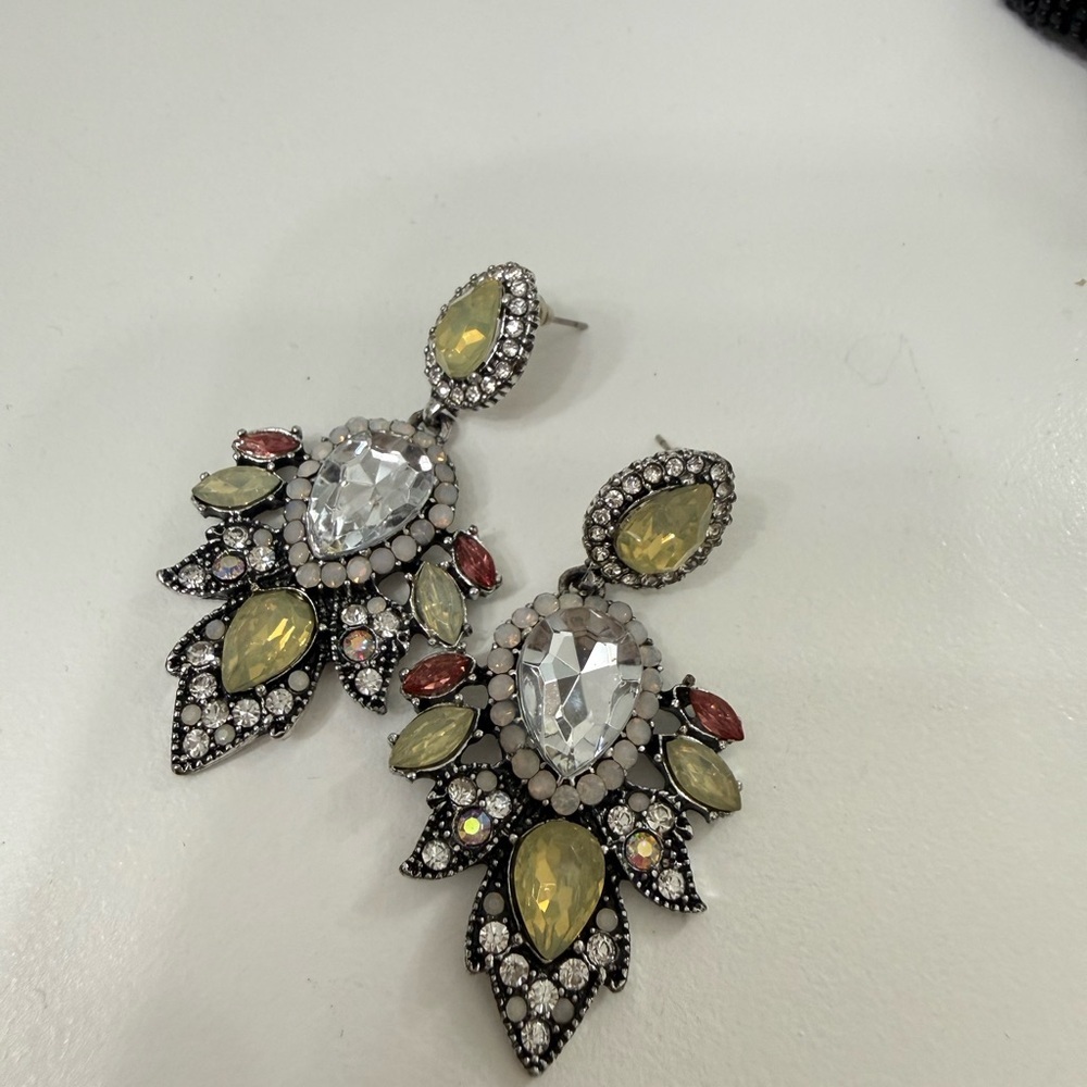 Elegant Crystal Drop Earrings - Picture 4 of 5